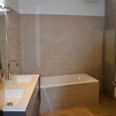 Contemporaine Villa Nimes